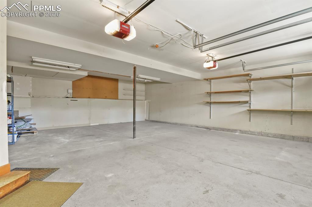 Image 32 of 38: Garage