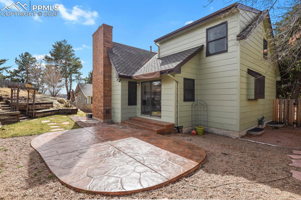 Image 33 of 38: Back of Structure