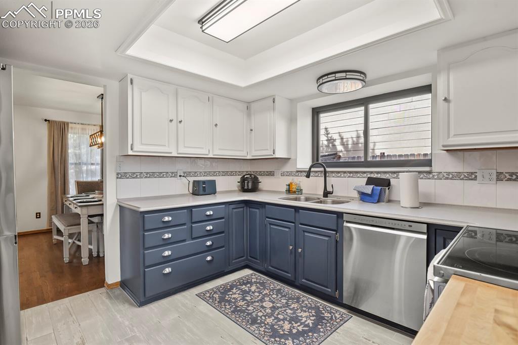 Image 9 of 38: Kitchen