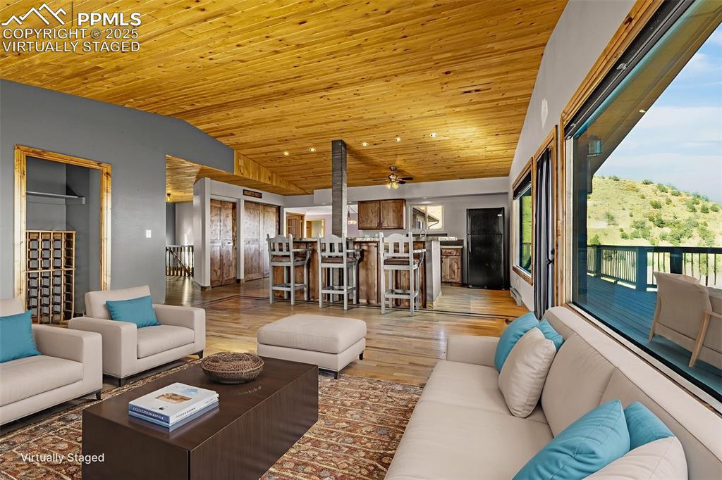 Image 14 of 48: Virtually Staged