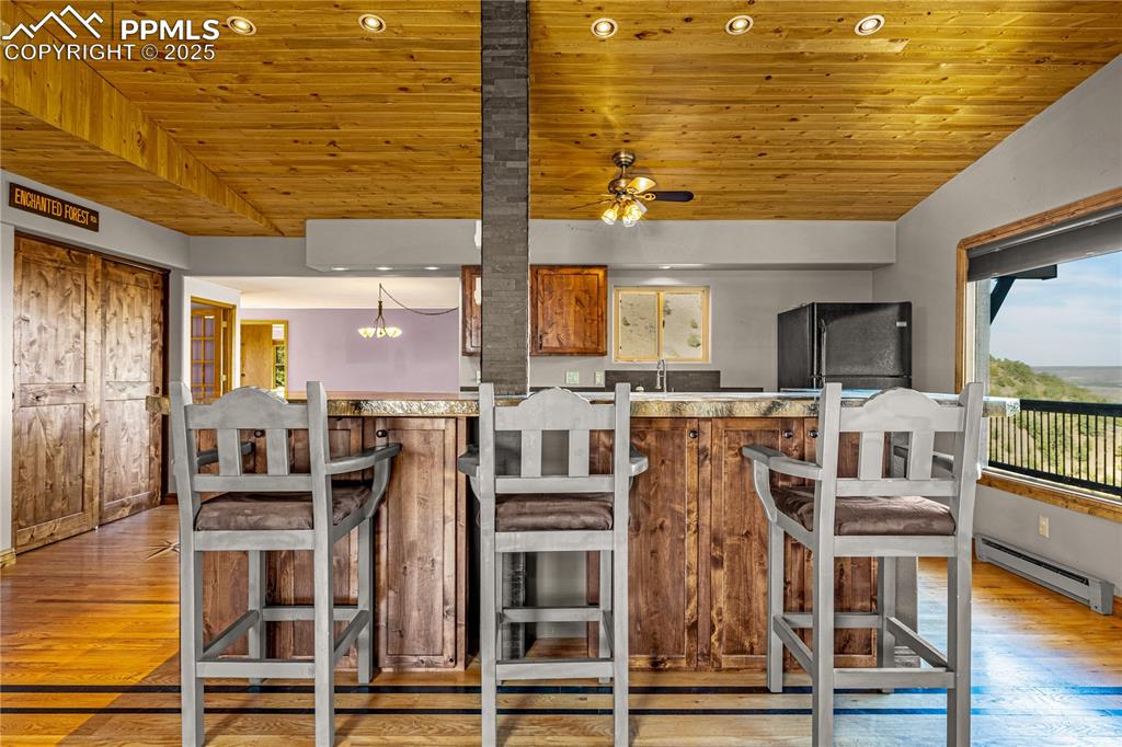 Image 17 of 48: Kitchen