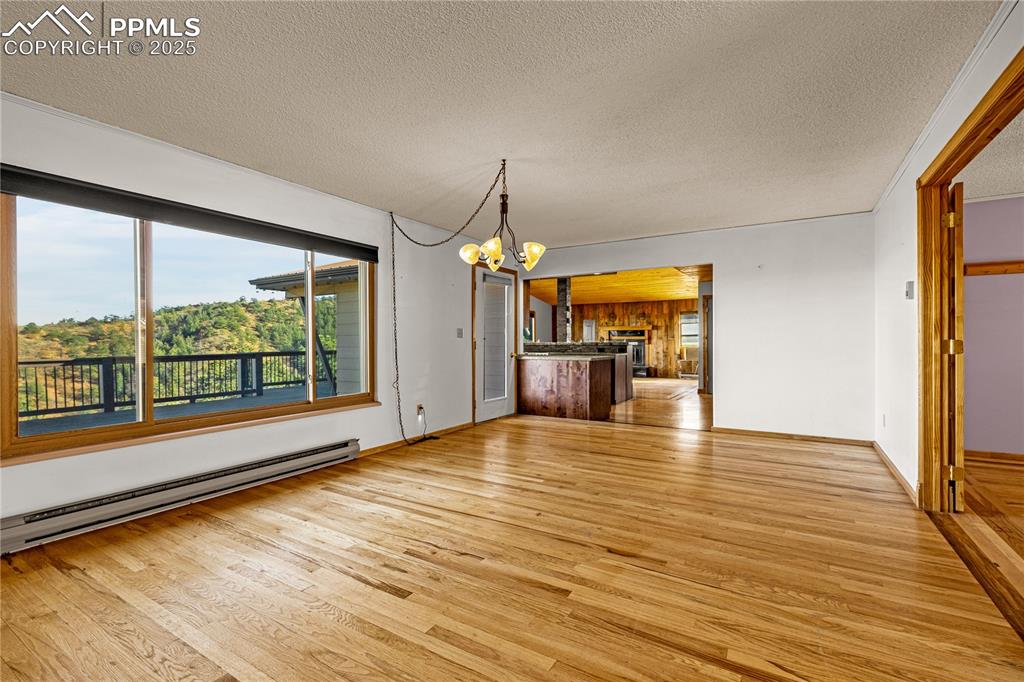 Image 26 of 48: Dining Area