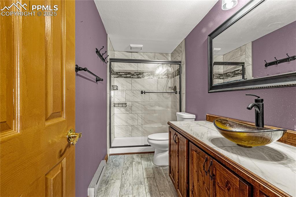 Image 35 of 48: Bathroom