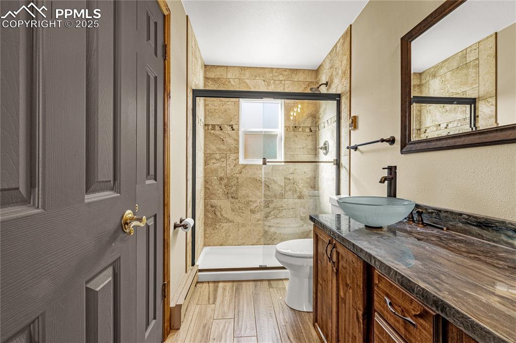 Image 8 of 48: Bathroom