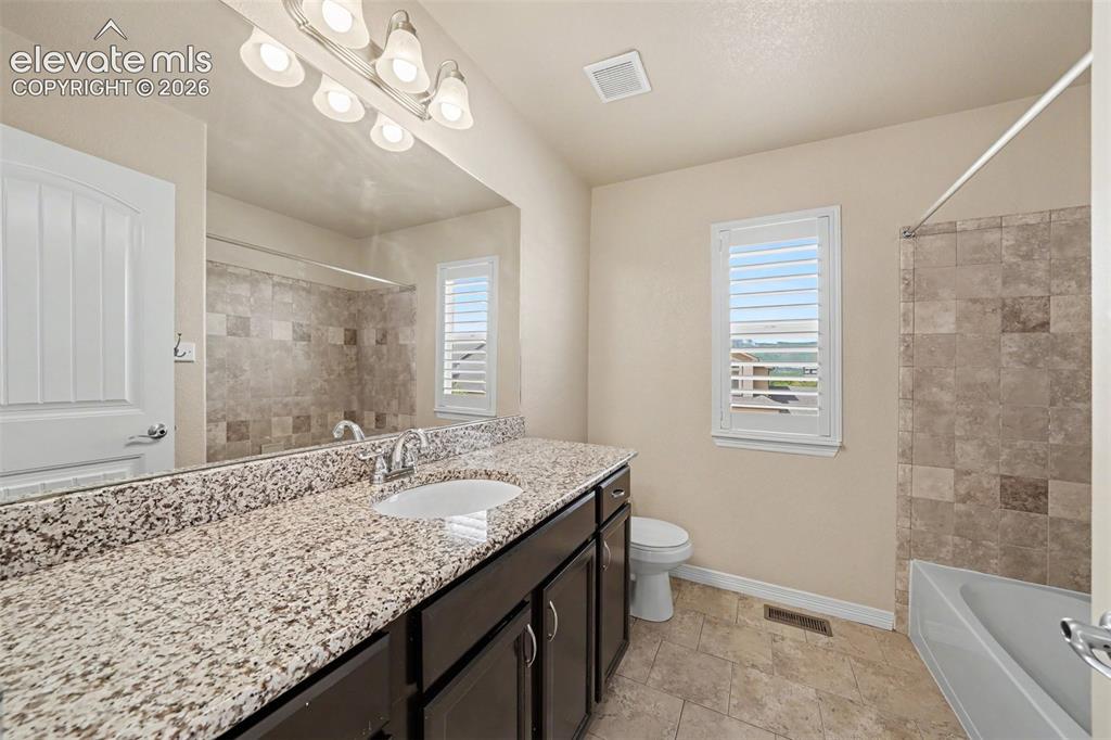 Image 21 of 48: Upstairs Full Bathroom