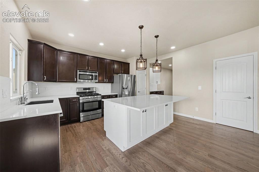 Image 7 of 48: Kitchen