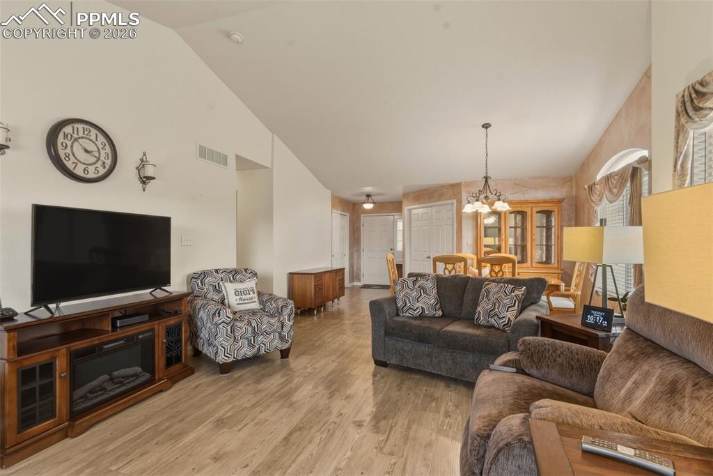 Image 10 of 30: Living Room