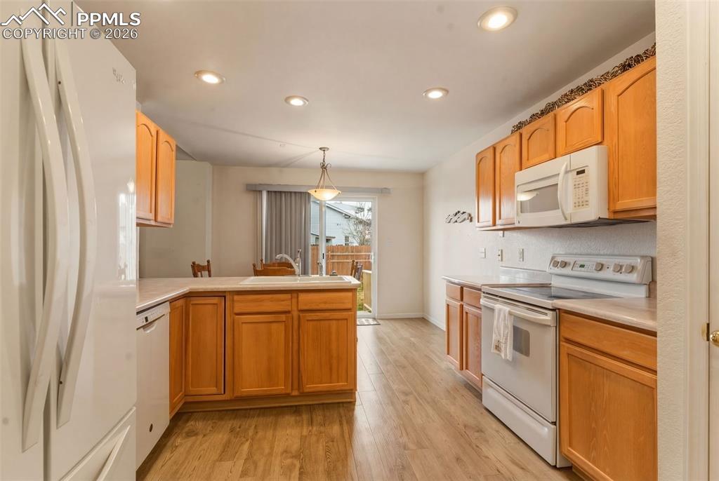 Image 16 of 30: Kitchen