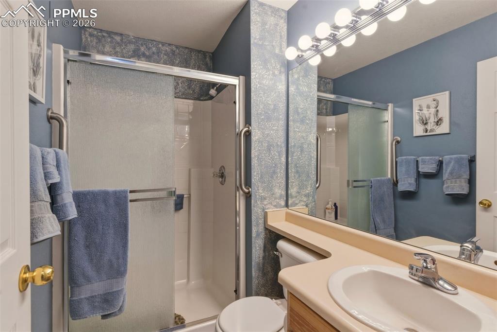 Image 17 of 30: Bathroom