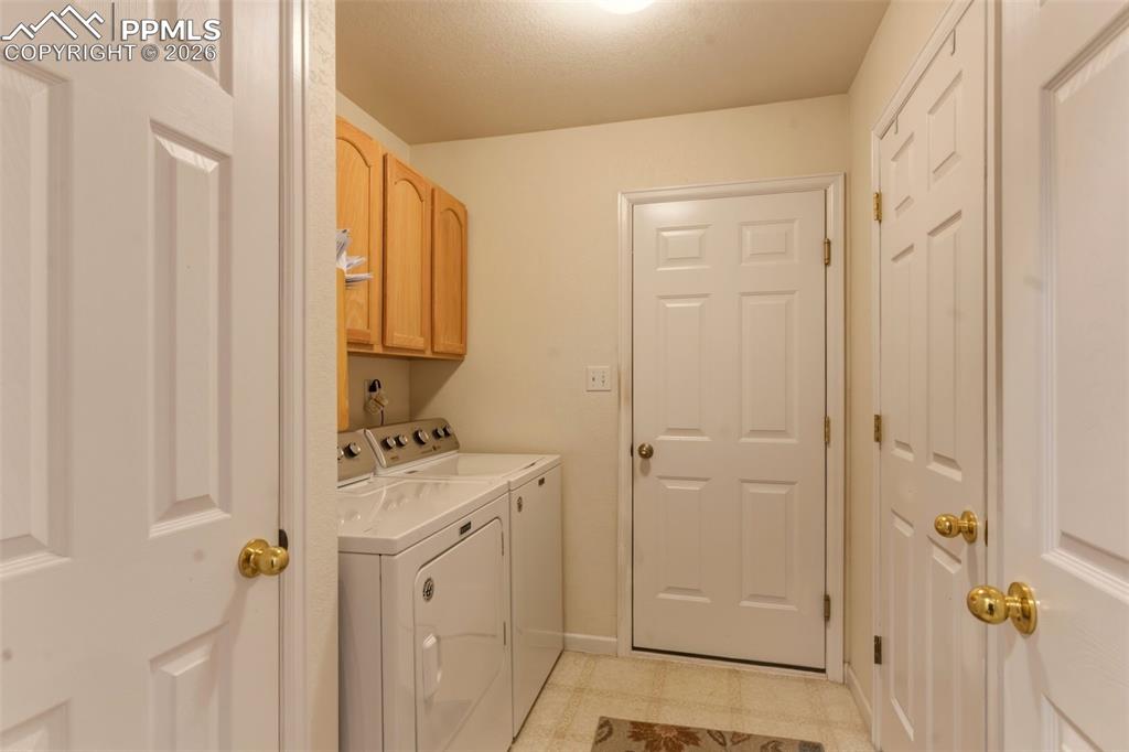 Image 23 of 30: Laundry