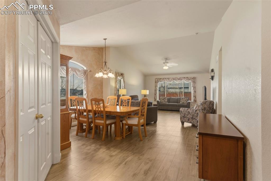 Image 5 of 30: Dining Area