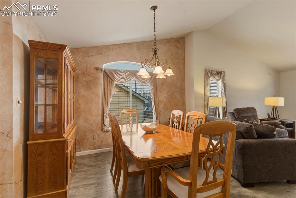 Image 6 of 30: Dining Area