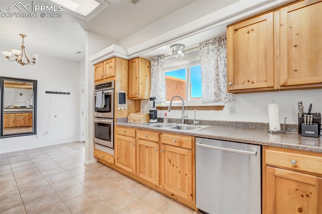 Image 11 of 43: Kitchen