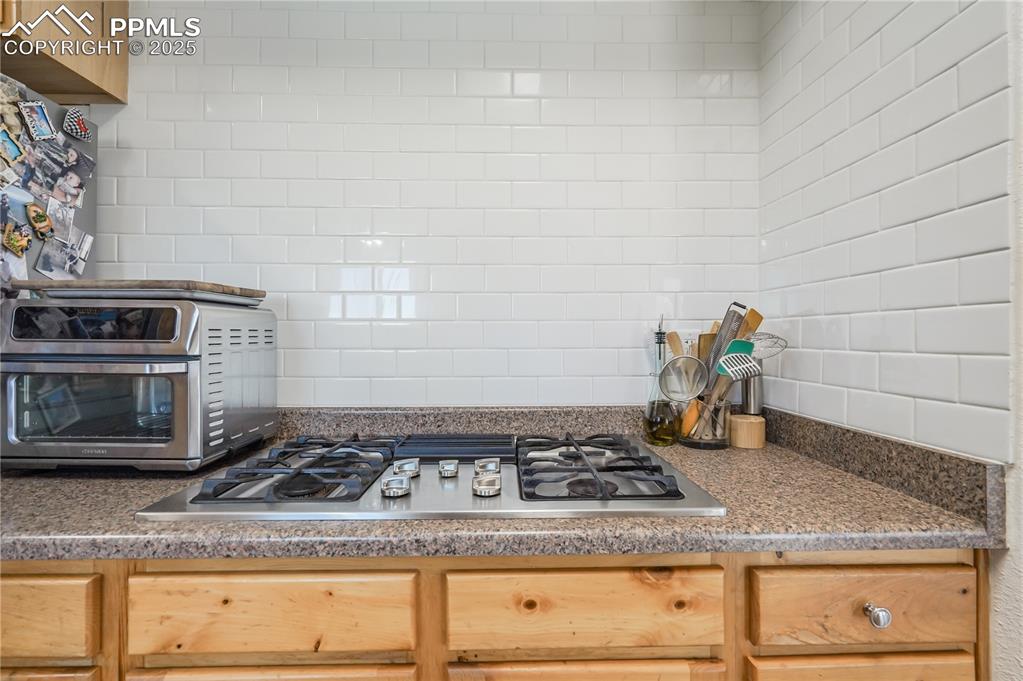 Image 13 of 43: Kitchen