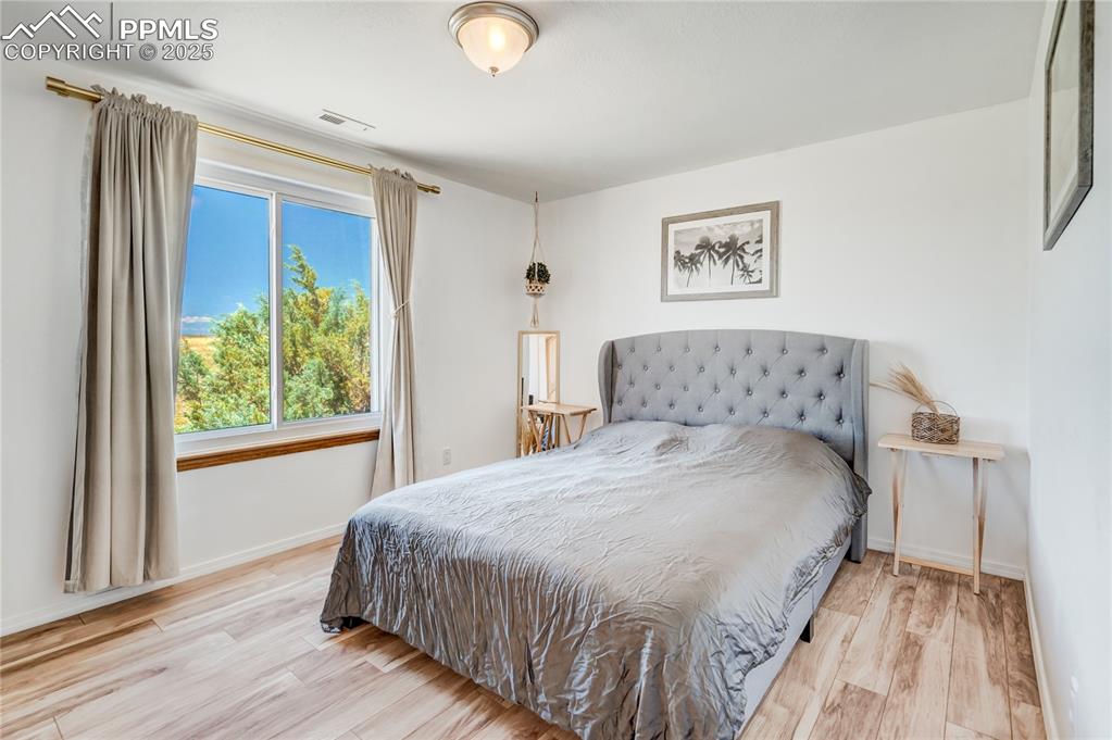 Image 26 of 43: Bedroom