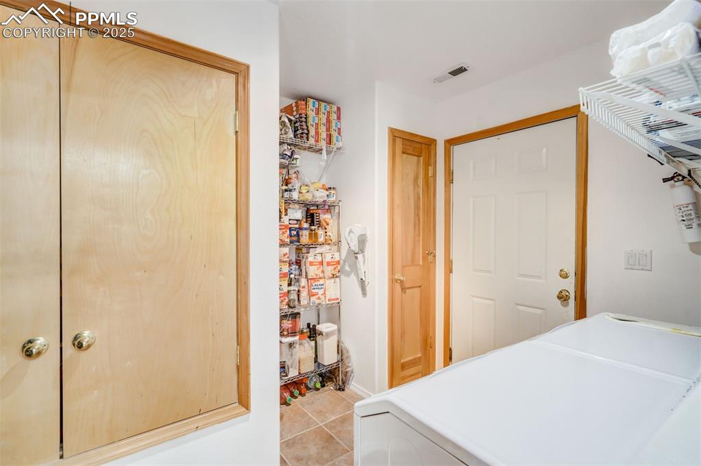 Image 31 of 43: Laundry