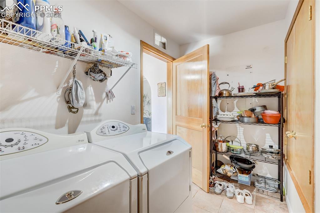 Image 32 of 43: Laundry