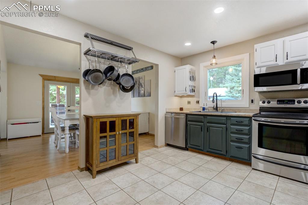Image 8 of 35: Kitchen