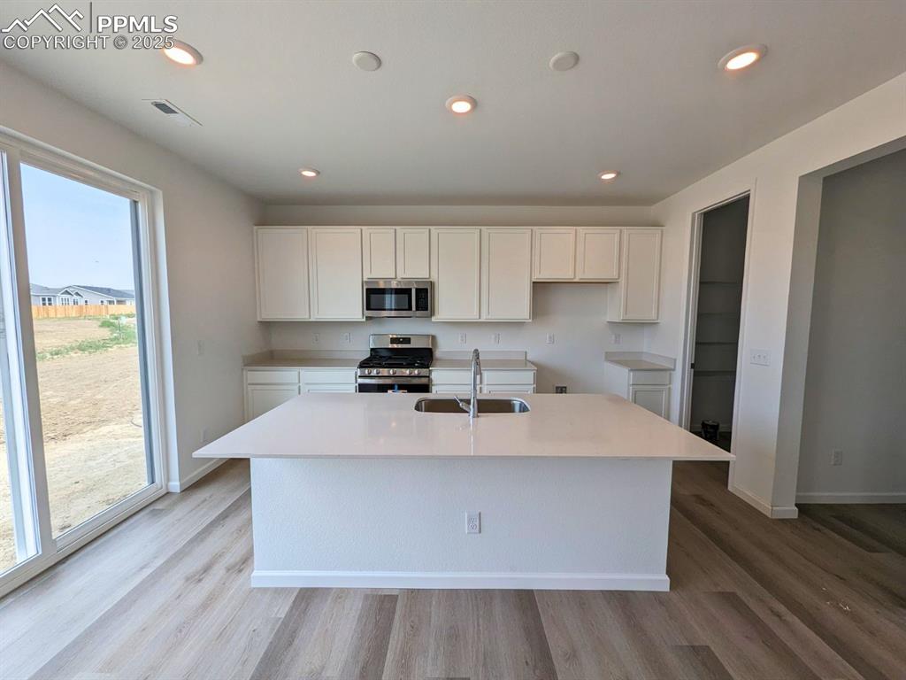 Image 3 of 11: Kitchen