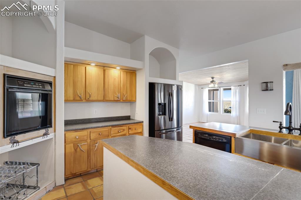 Image 10 of 49: Kitchen