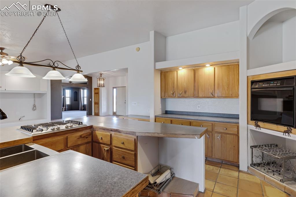 Image 9 of 49: Kitchen