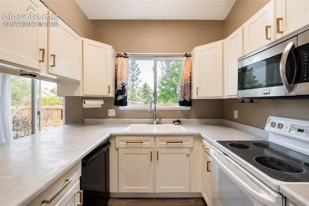 Image 17 of 35: Full View of Kitchen with Window to Backyard.