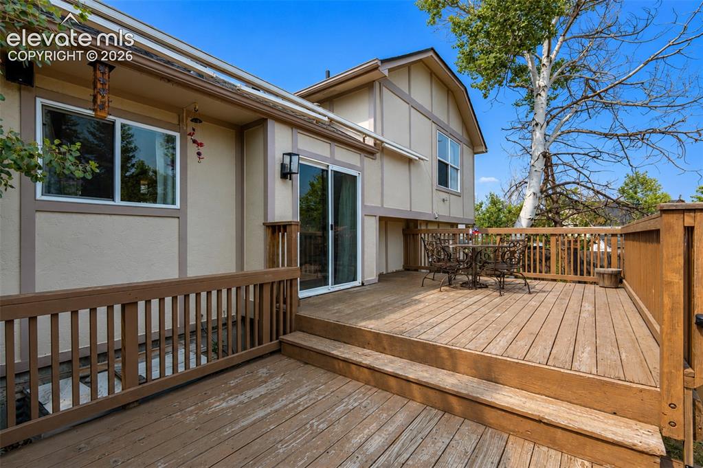 Image 5 of 35: Deck