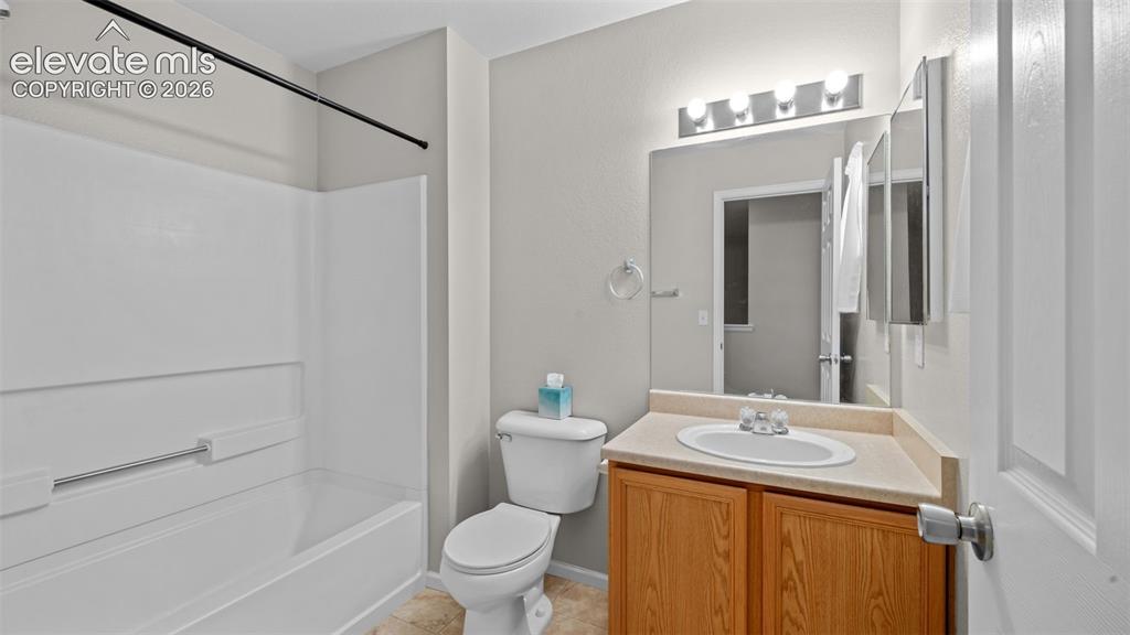 Image 12 of 16: Bathroom