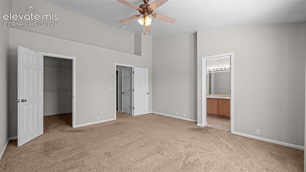 Image 14 of 16: Bedroom