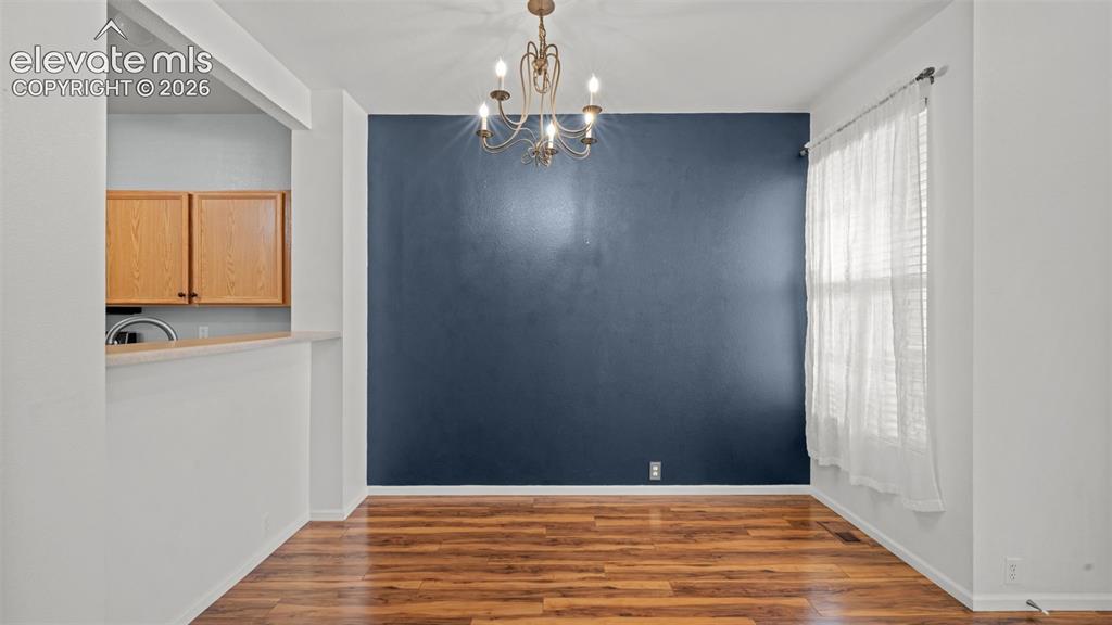 Image 7 of 16: Dining Area