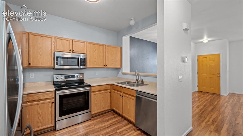 Image 9 of 16: Kitchen