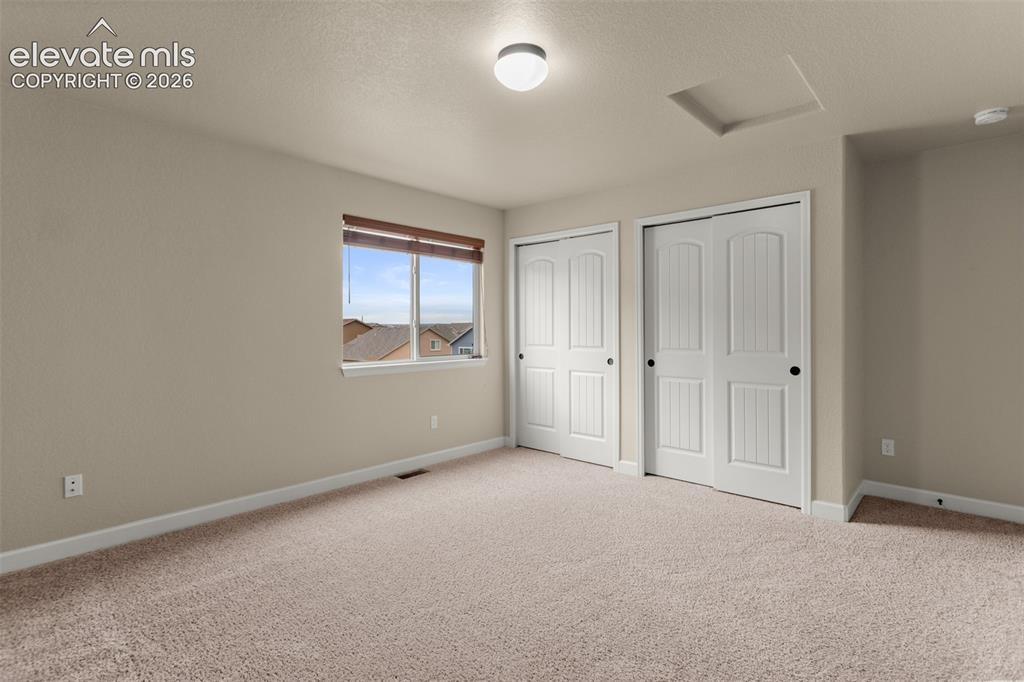 Image 13 of 20: Bedroom