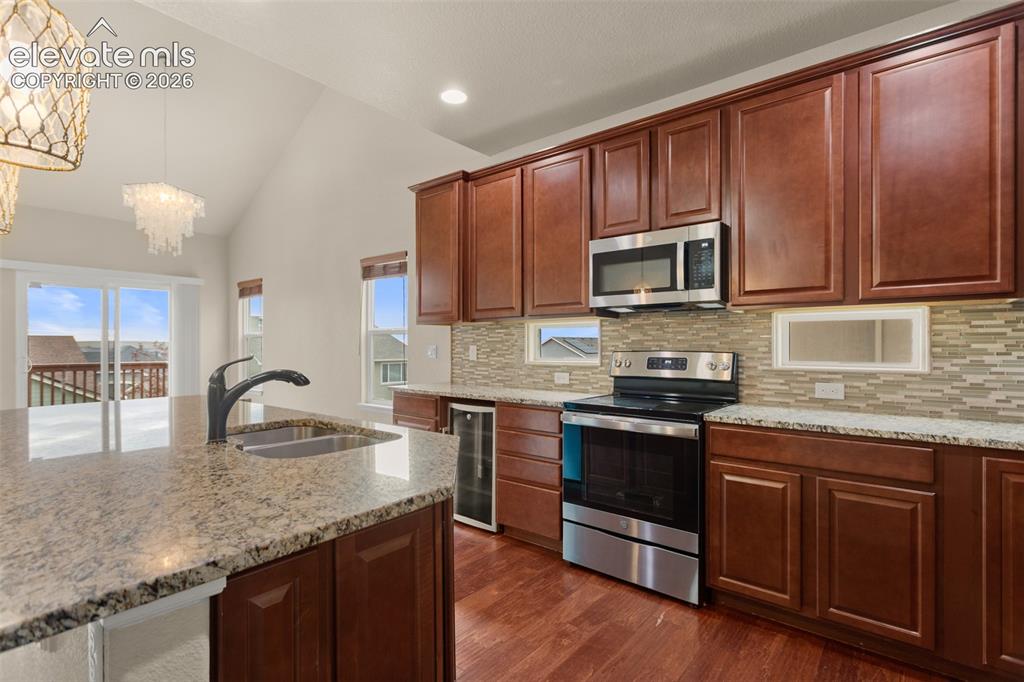 Image 4 of 20: Kitchen