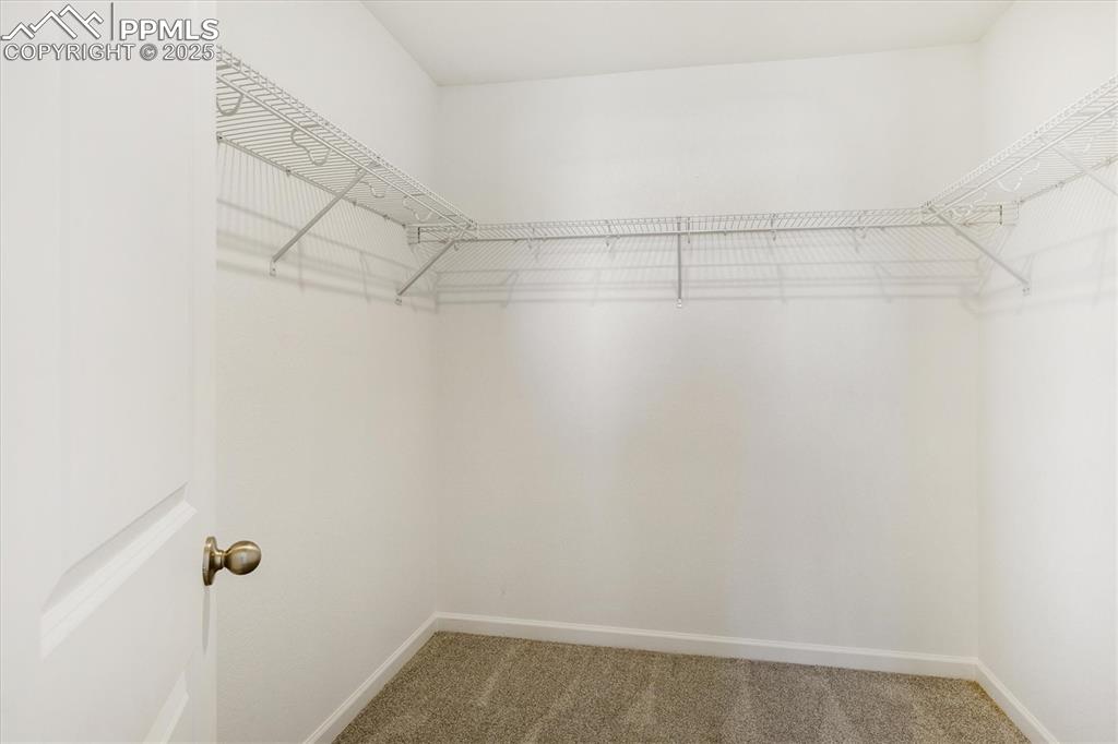 Image 15 of 21: Closet