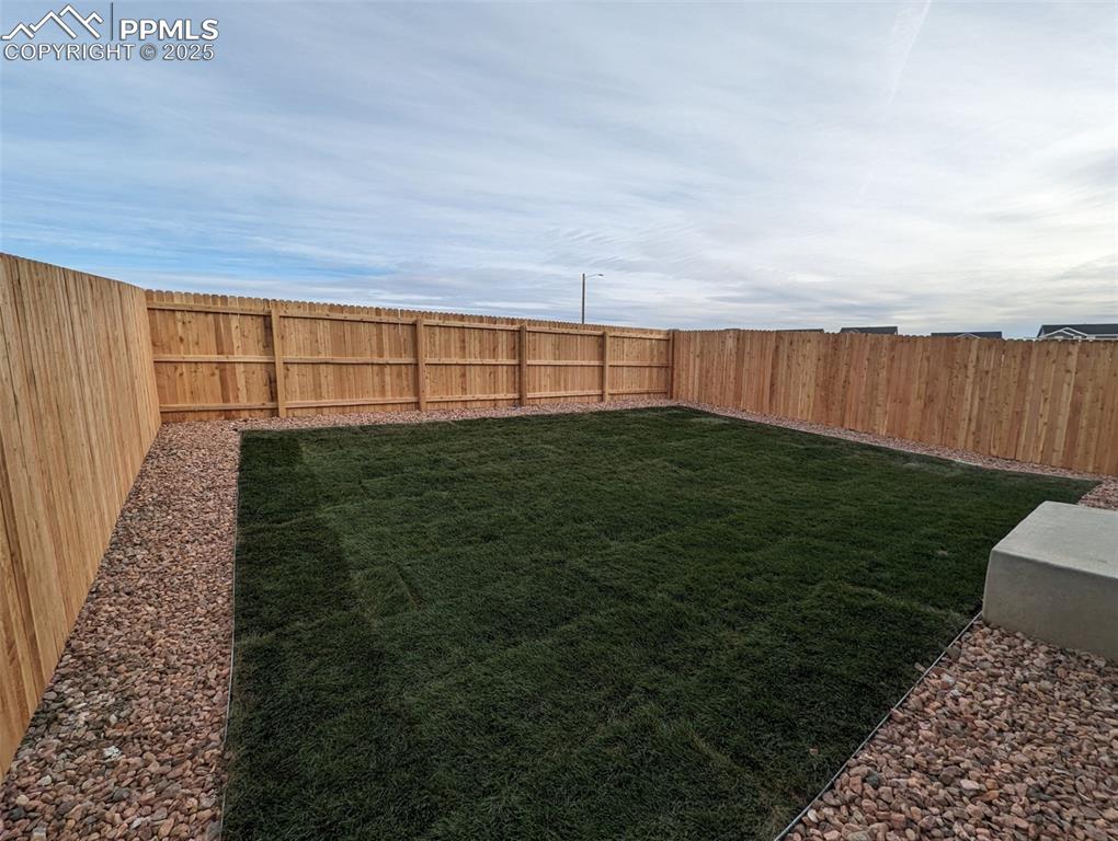 Image 19 of 21: Yard