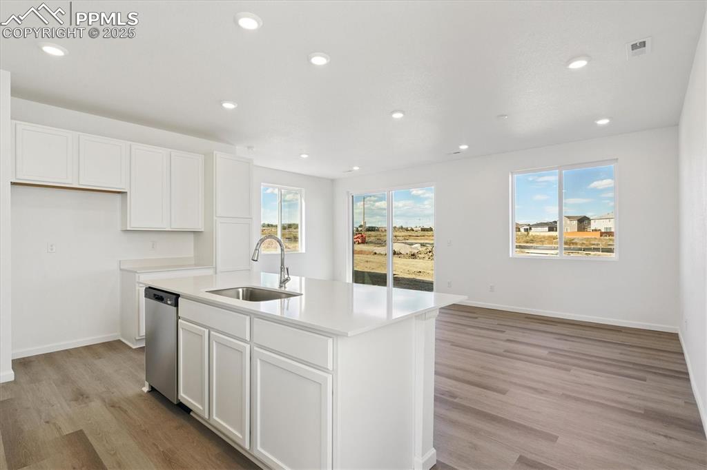 Image 7 of 21: Kitchen