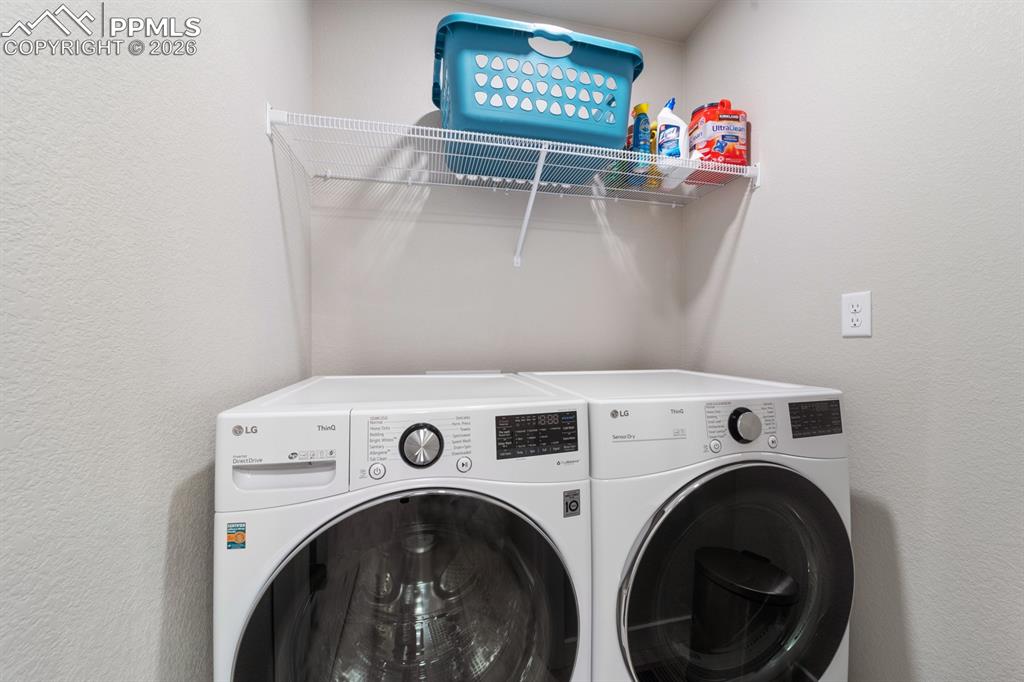 Image 18 of 25: Laundry