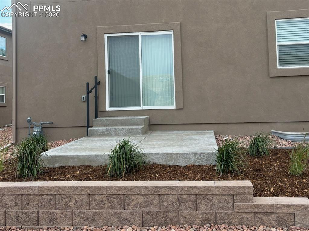 Image 21 of 25: Entry