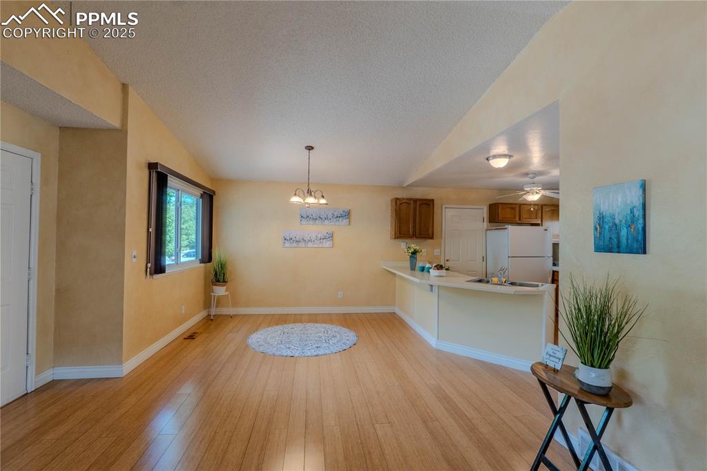 Image 8 of 37: Dining Area