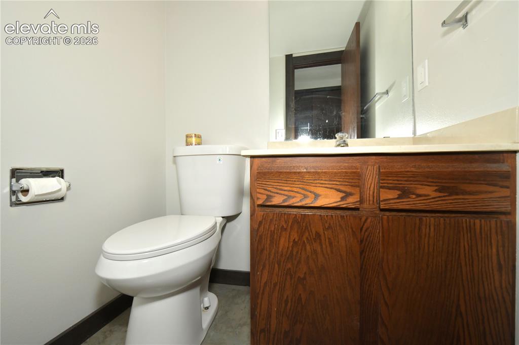 Image 15 of 33: Bathroom