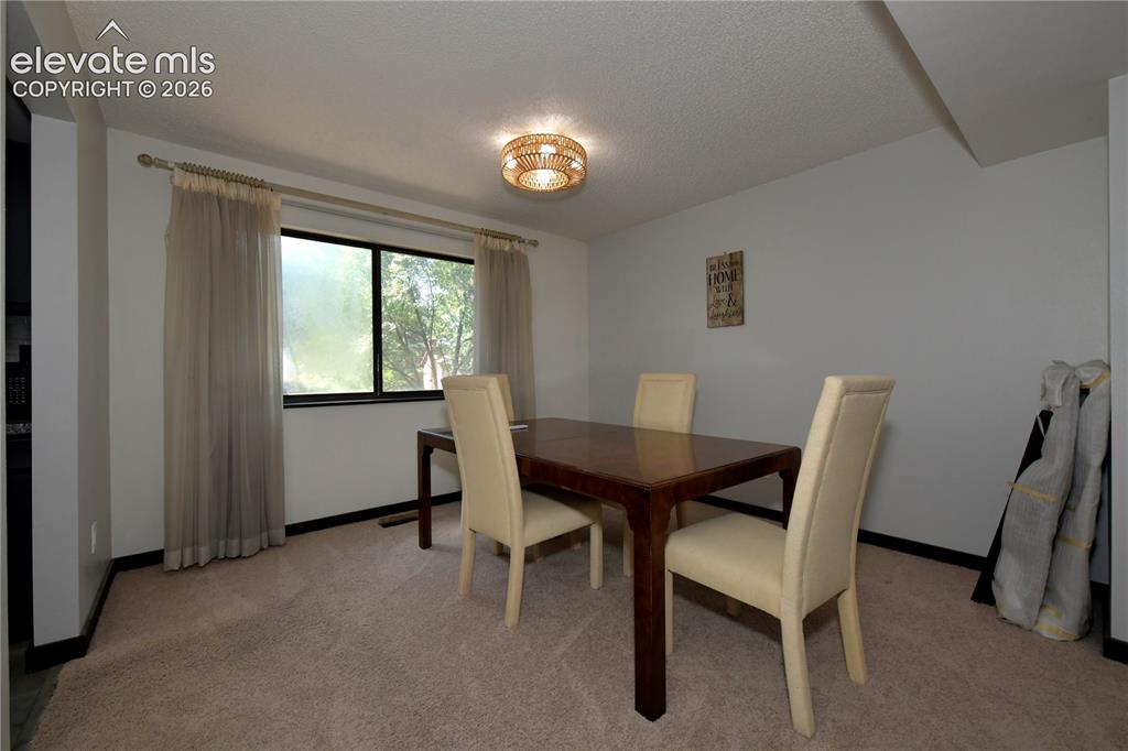 Image 6 of 33: Dining Area