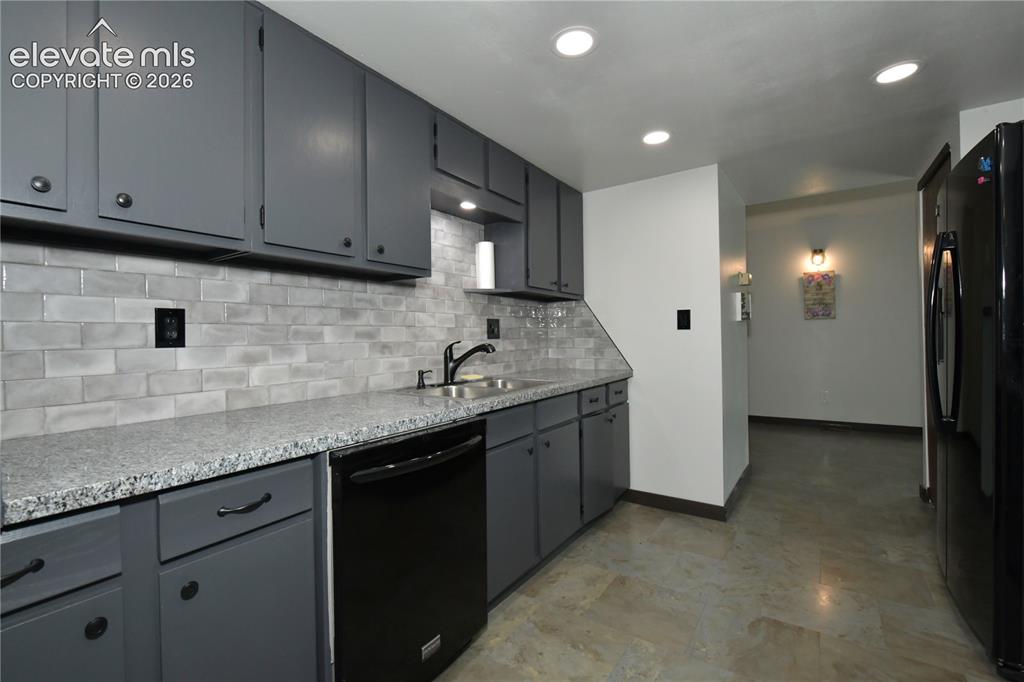 Image 8 of 33: Kitchen