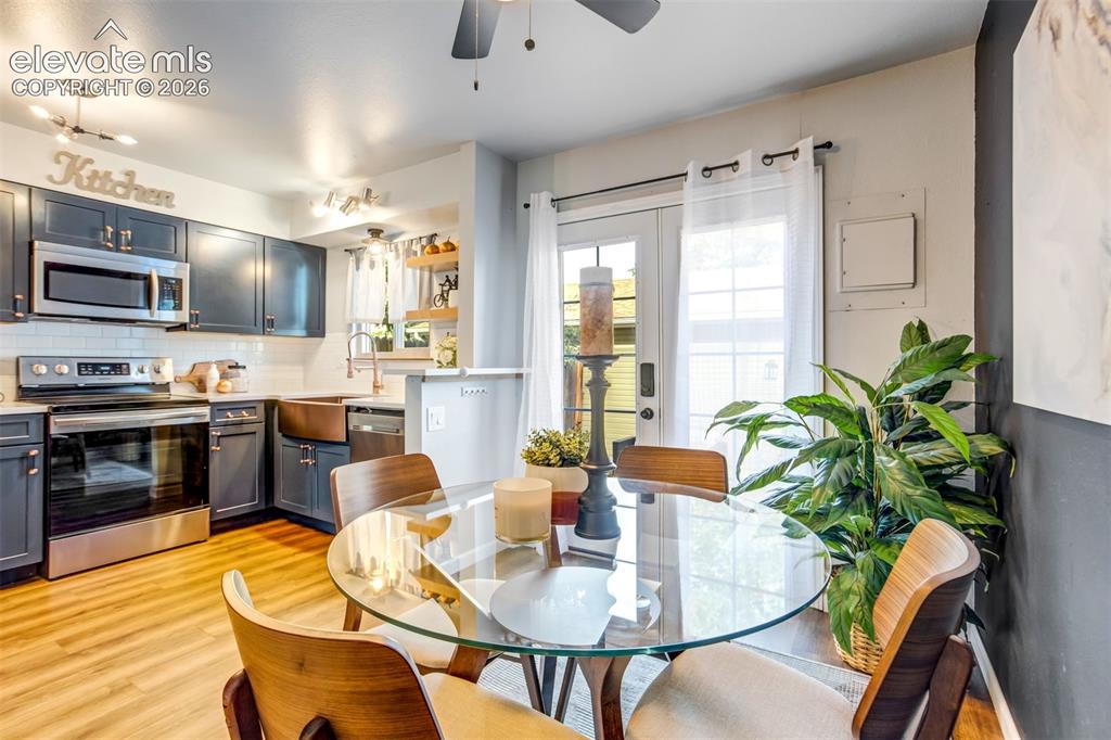 Image 16 of 33: Dining Area