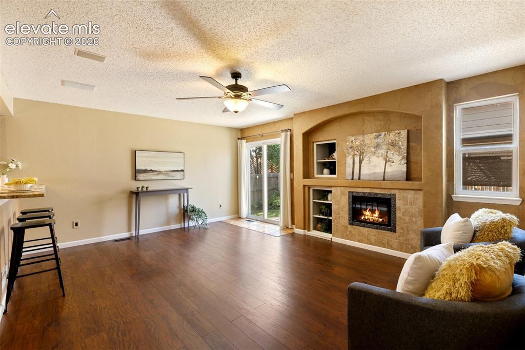 Image 17 of 49: Living Room
