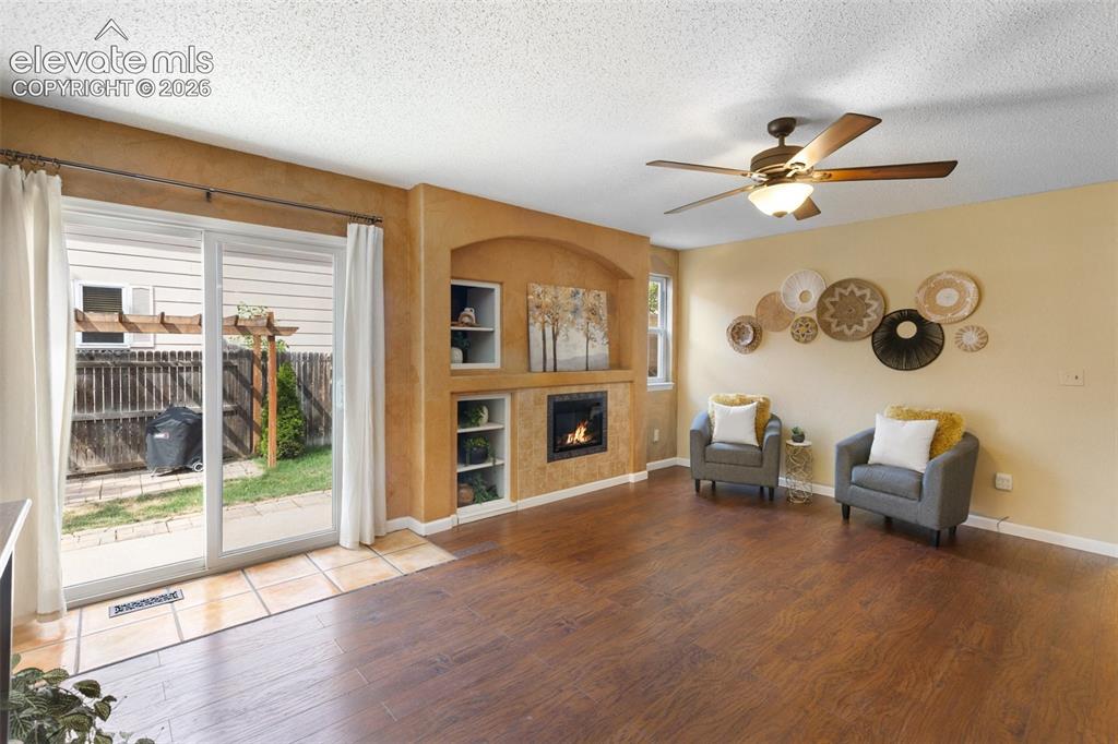 Image 18 of 49: Sitting Room