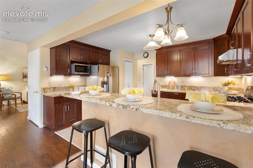 Image 20 of 49: Kitchen