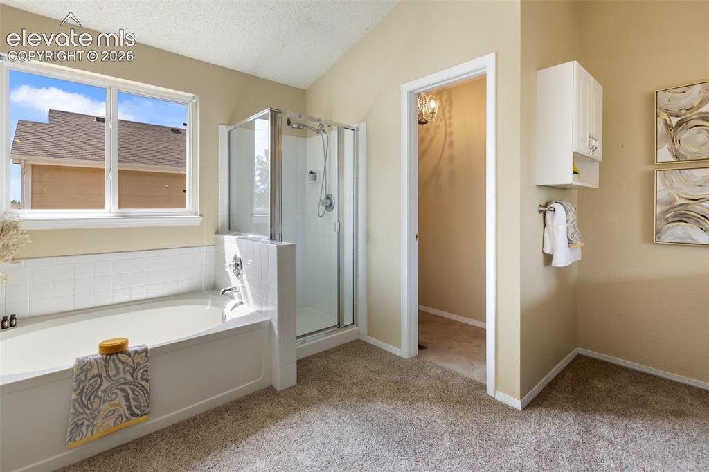 Image 34 of 49: Bathroom
