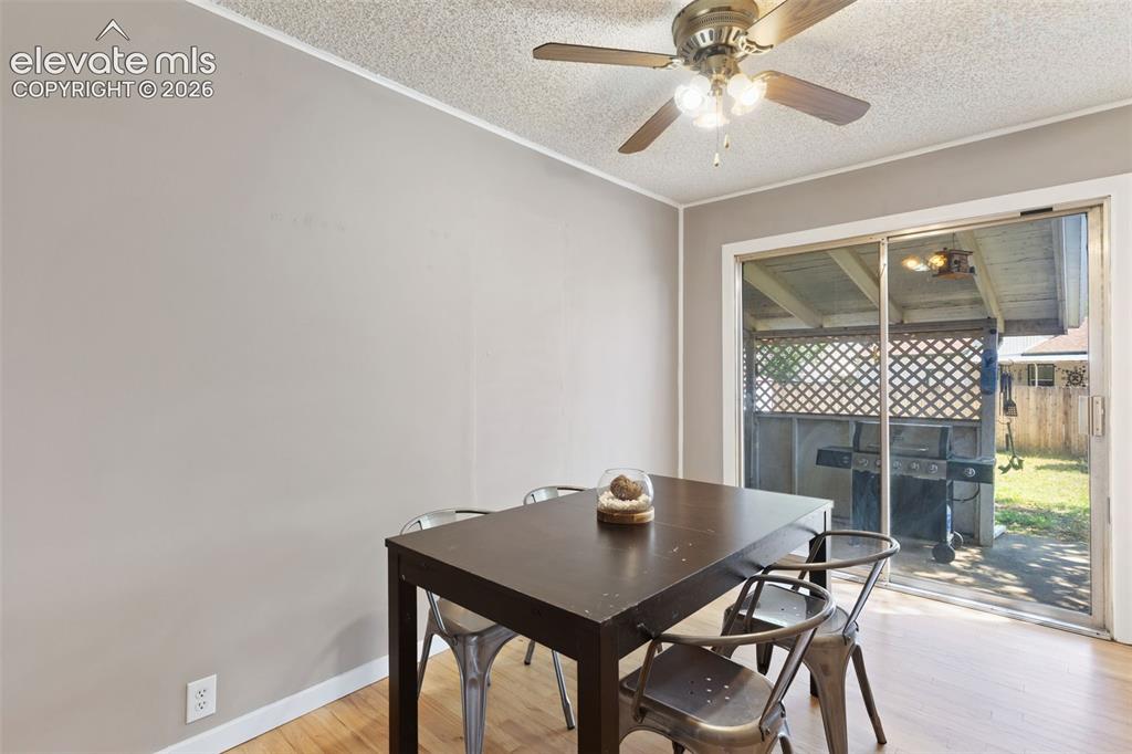 Image 12 of 27: Dining Area