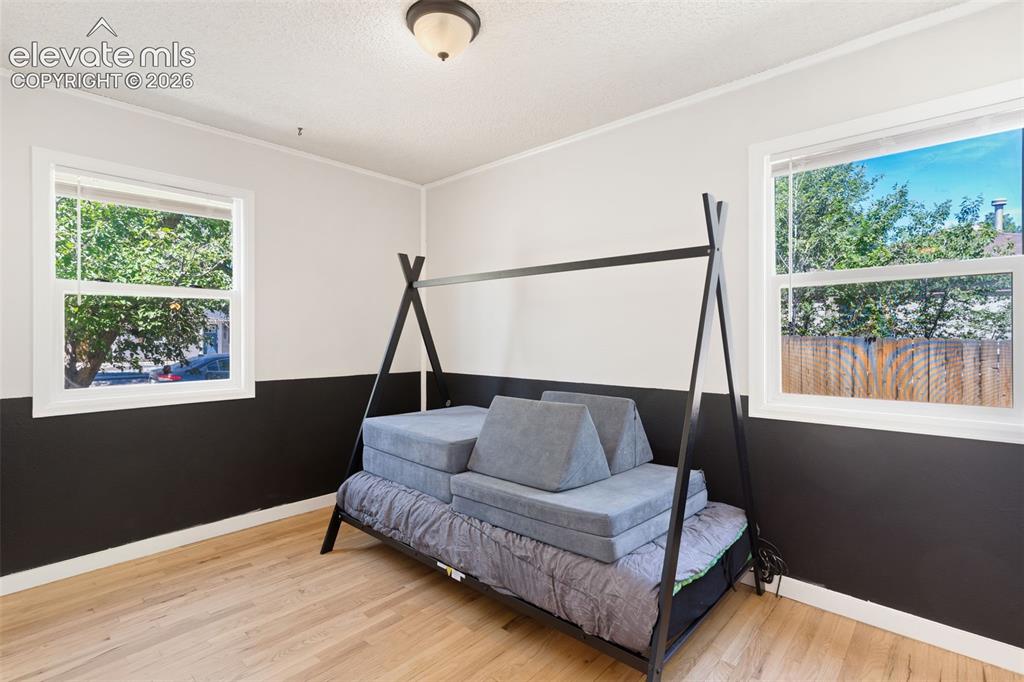 Image 16 of 27: Sitting Room