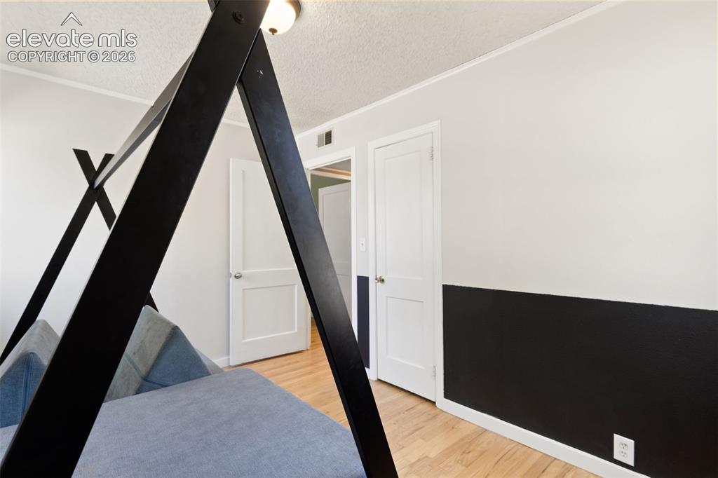 Image 17 of 27: Bedroom